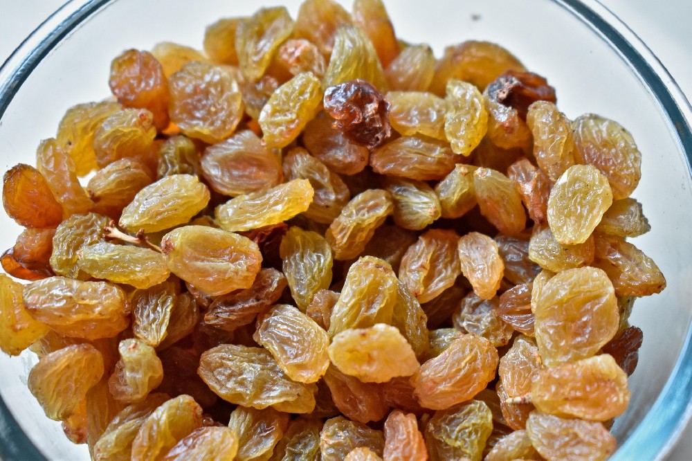 Precautions for Eating Raisins