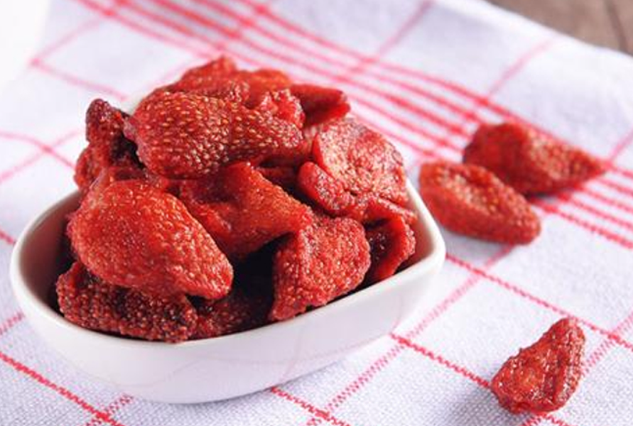 Are dried strawberries high in sugar